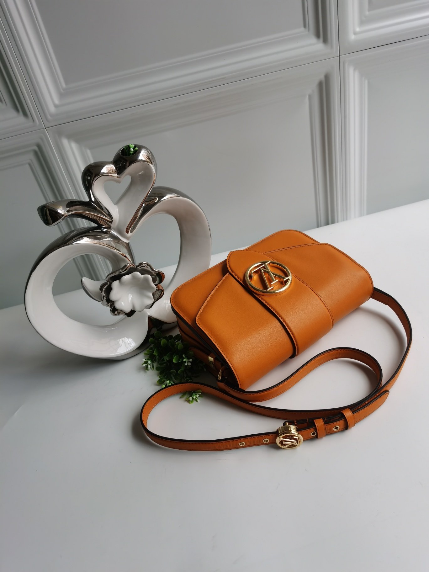 NEW Replica Louis Vuitton M55946 Pont 9 Handbag Smooth Leather Summer Gold