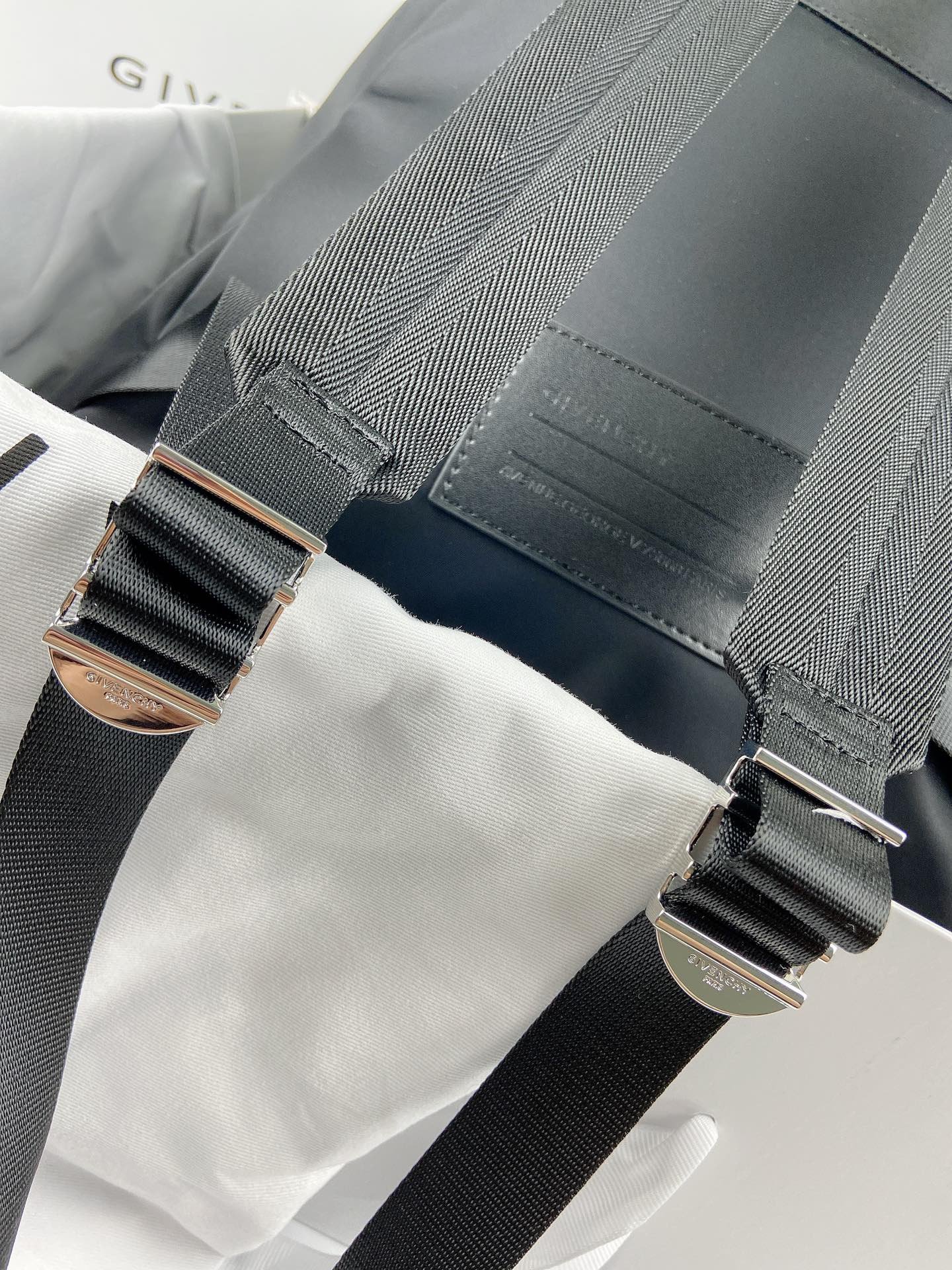 Givenchy Mens Backpack Black-002