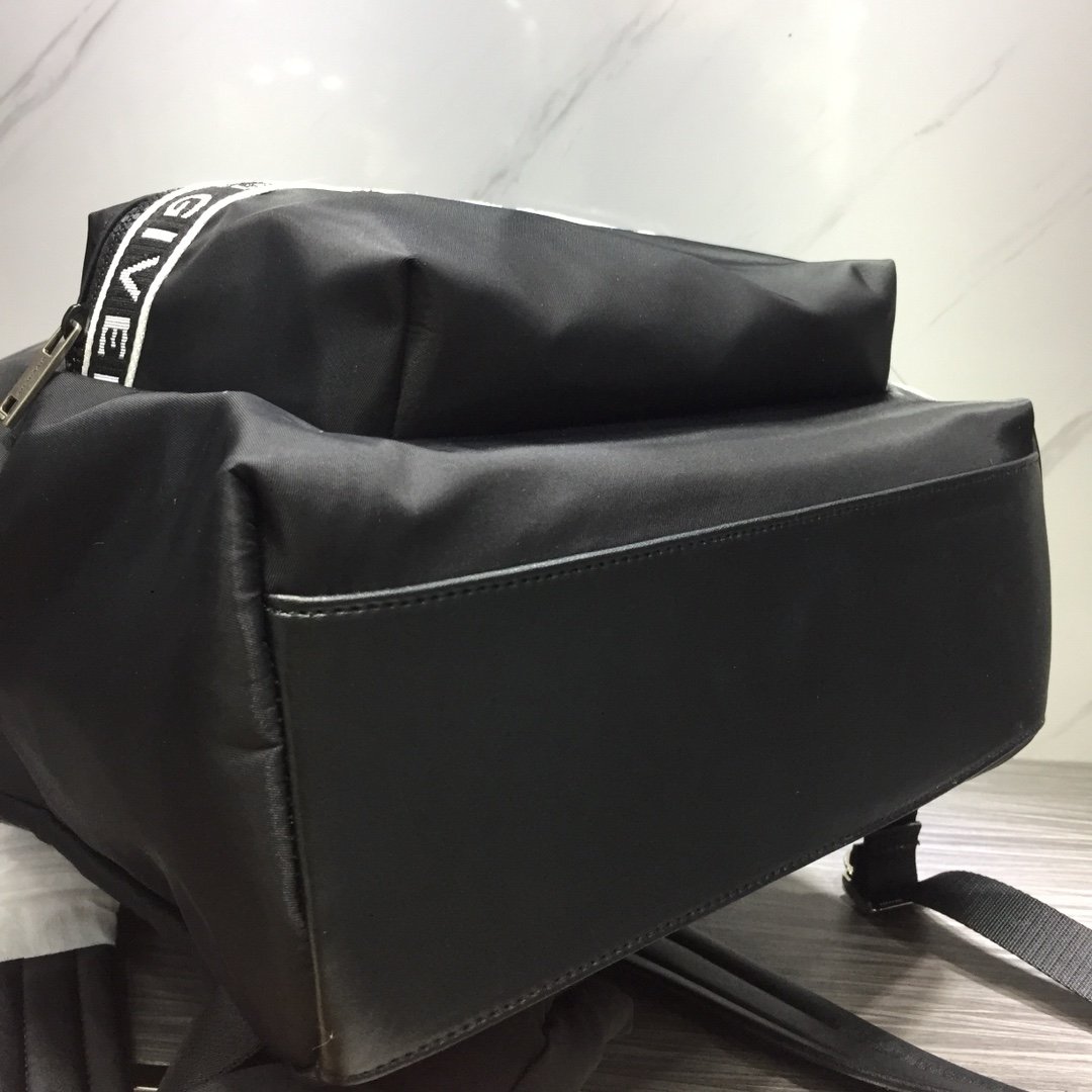 Givenchy Mens Backpack Black-003