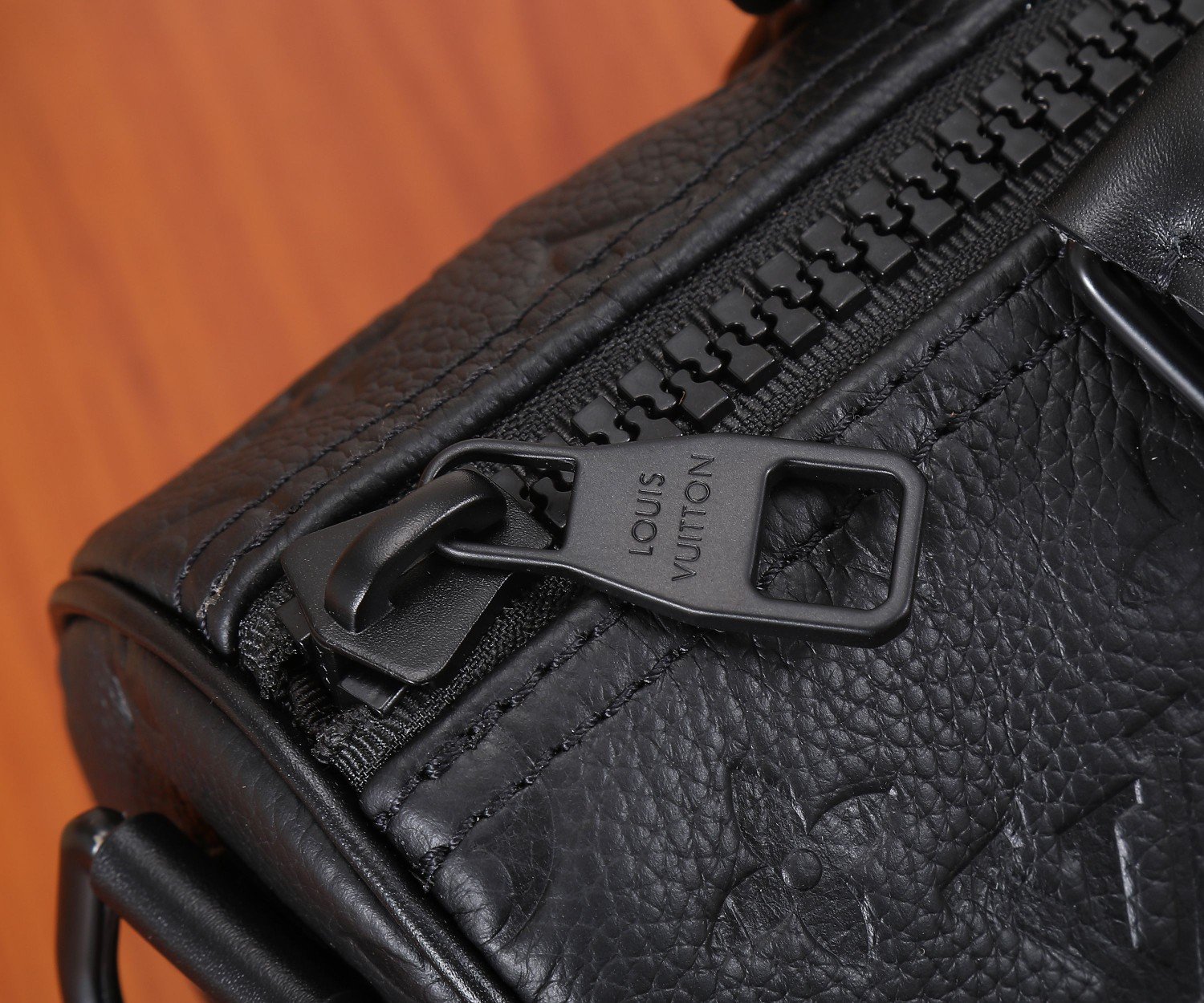 Louis Vuitton KEEPALL BANDOULIERE 25 Taurillon Monogram Embossed Cowhide Leather M20900