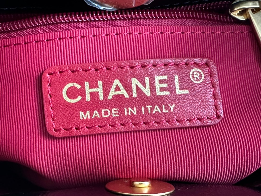 Chanel AS3690 Large HoBo Bag Shiny Crumpled Calfskin Gold-Tone Metal Black
