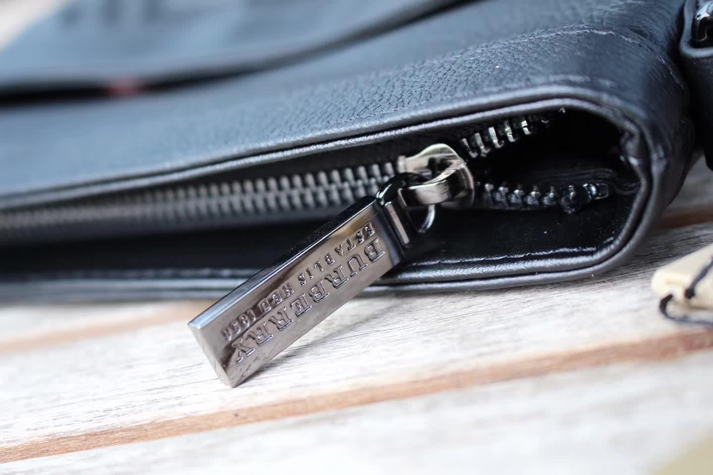 Burberry 0267-3 Men Leather Messenger Bag Black