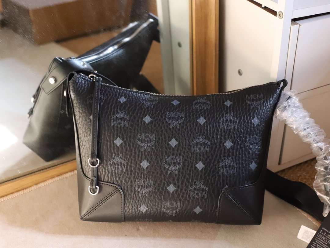 MCM Aren Hobo in Visetos Nappa Leather Black