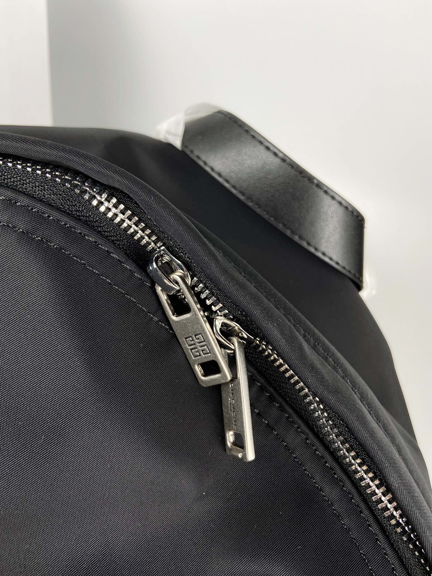 Givenchy Mens Backpack Black-002