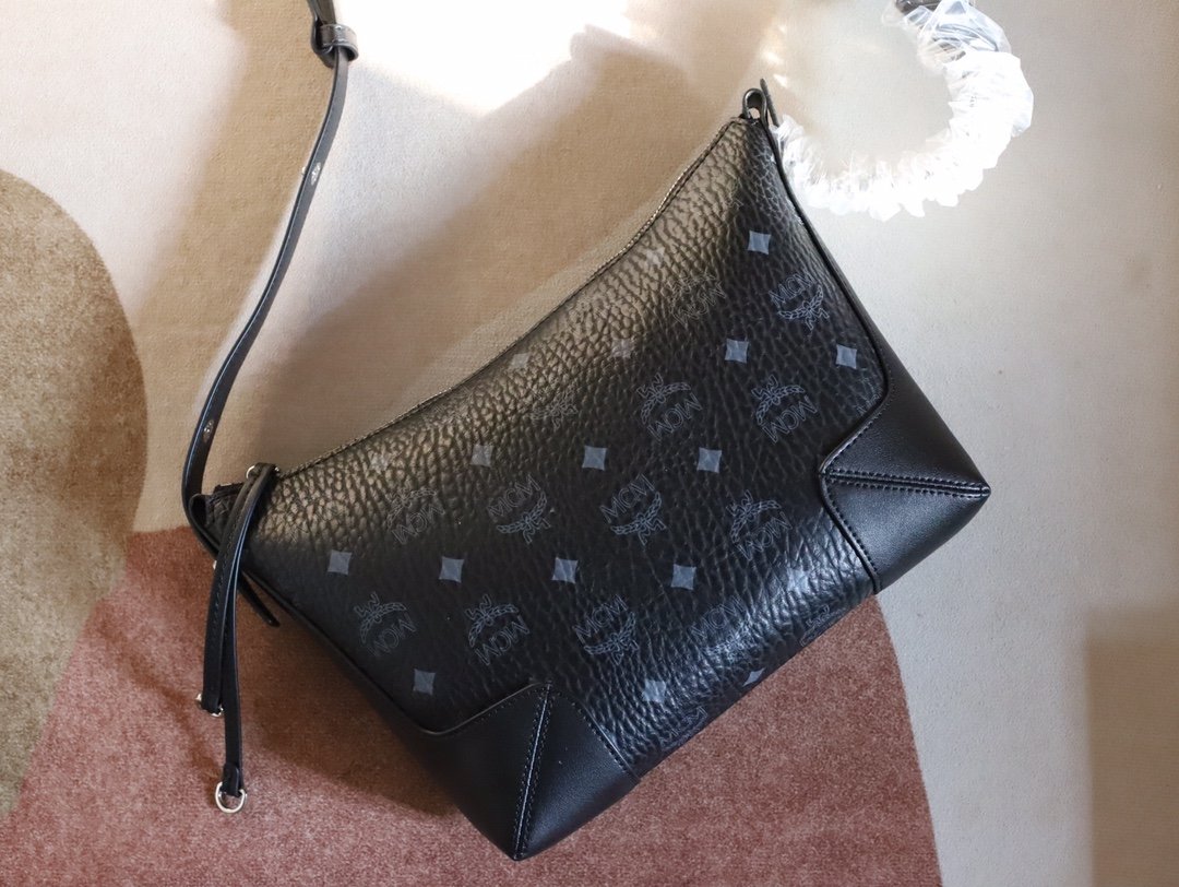 MCM Aren Hobo in Visetos Nappa Leather Black
