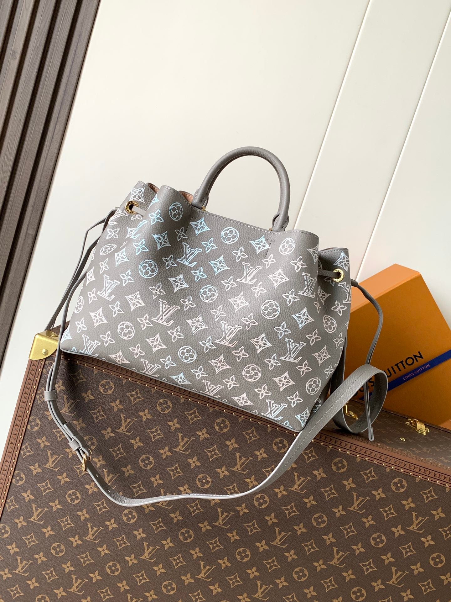 i1776533612_4561_5 BELLA TOTE - Image 1