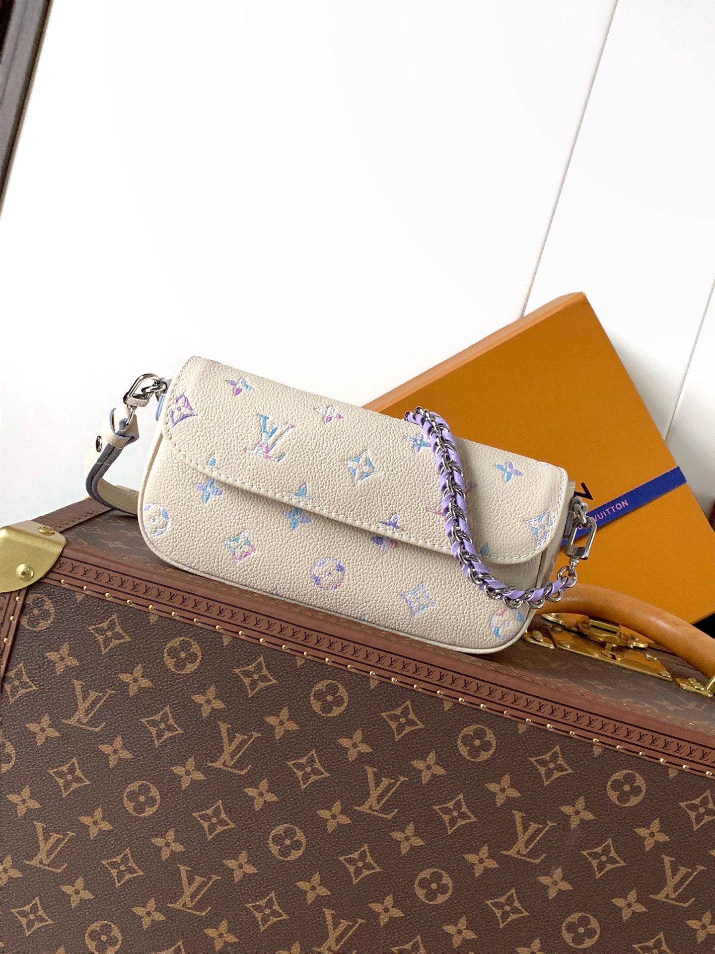 i1785758740374_6979_0_0 WALLET ON CHAIN IVY - Image 1